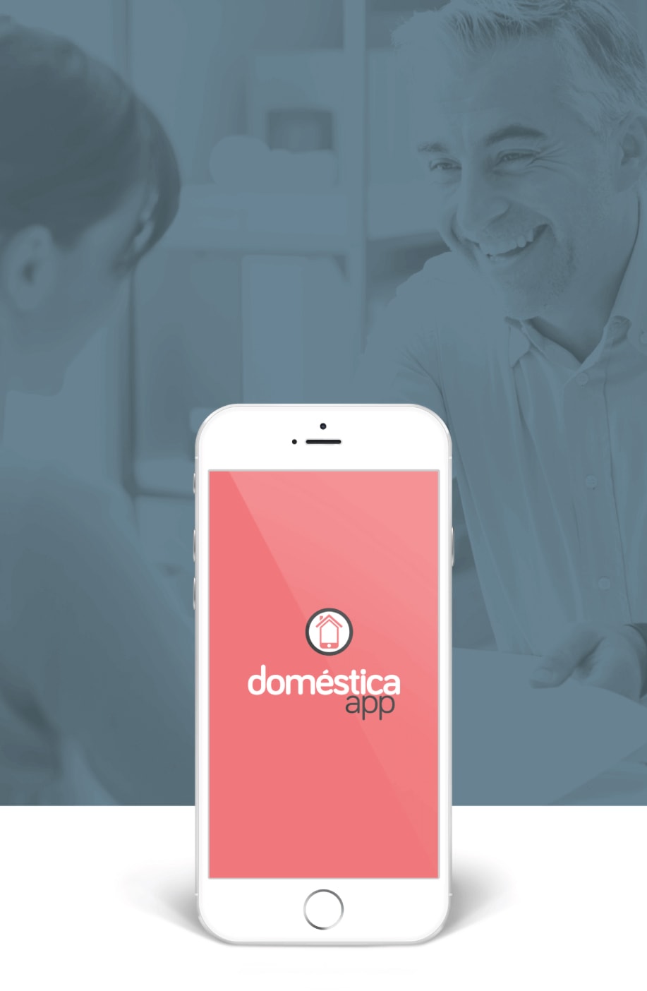 IPhone com o Doméstica App mostrando ponto, folha de pagamento, férias, rescisão e vale-transporte.